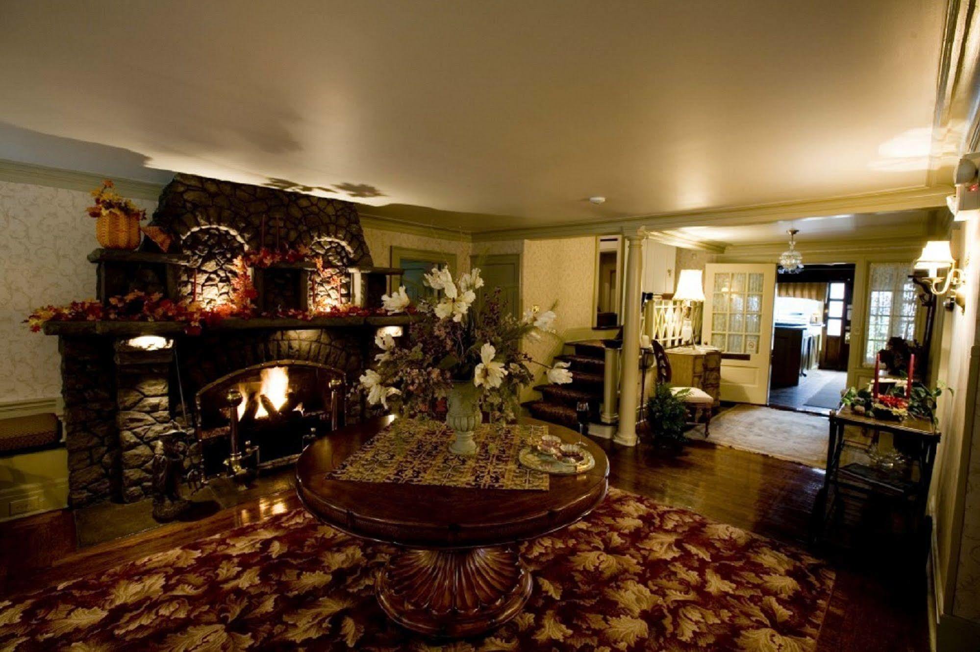 Julias Bed And Breakfast Hubbard Εξωτερικό φωτογραφία