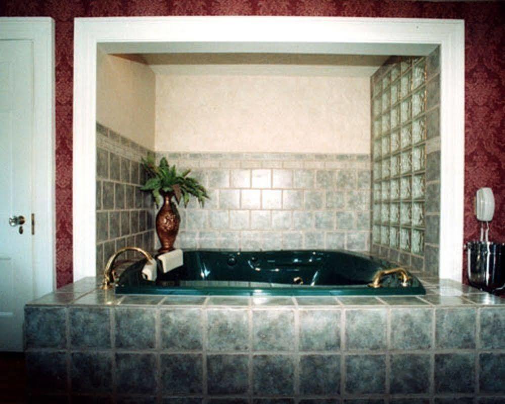 Julias Bed And Breakfast Hubbard Εξωτερικό φωτογραφία